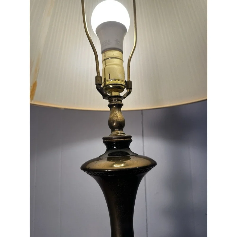 Vintage Hollywood‎ Regency Table Lamp Brass Tone Metal Footed Base Pleated Shade